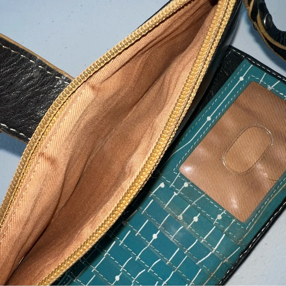 Fossil Women's Weekender Checkbook Clutch Black Leather‎ Bi-Fold Wallet 7.5
